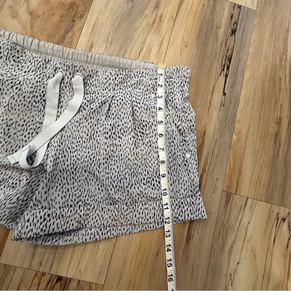Lululemon Women’s Spring Break Away Shorts Dottie Dash White Black Grey - Picture 10 of 11